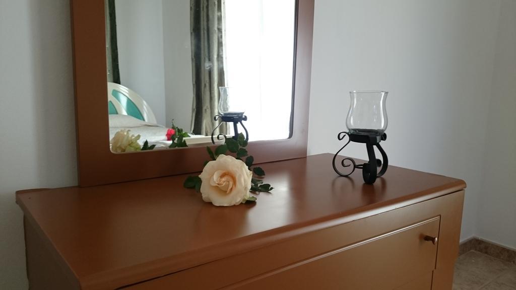 Maritsa'S Roses Apartments 波莫斯 客房 照片